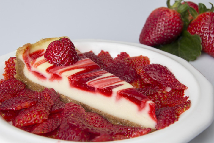 strawberry cheesecake slice